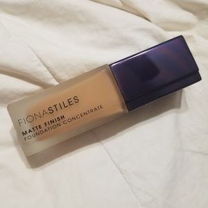Fiona Stiles Matt foundation shade 7